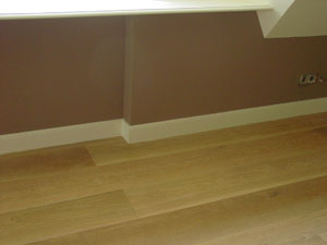 Witte hoge MDF plint